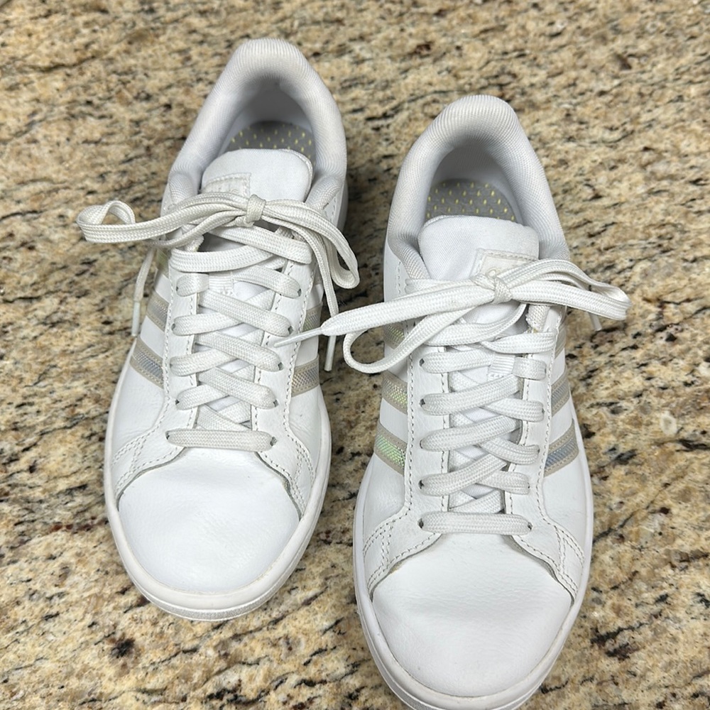 Adidas Cloudfoam Comfort - women’s size 6